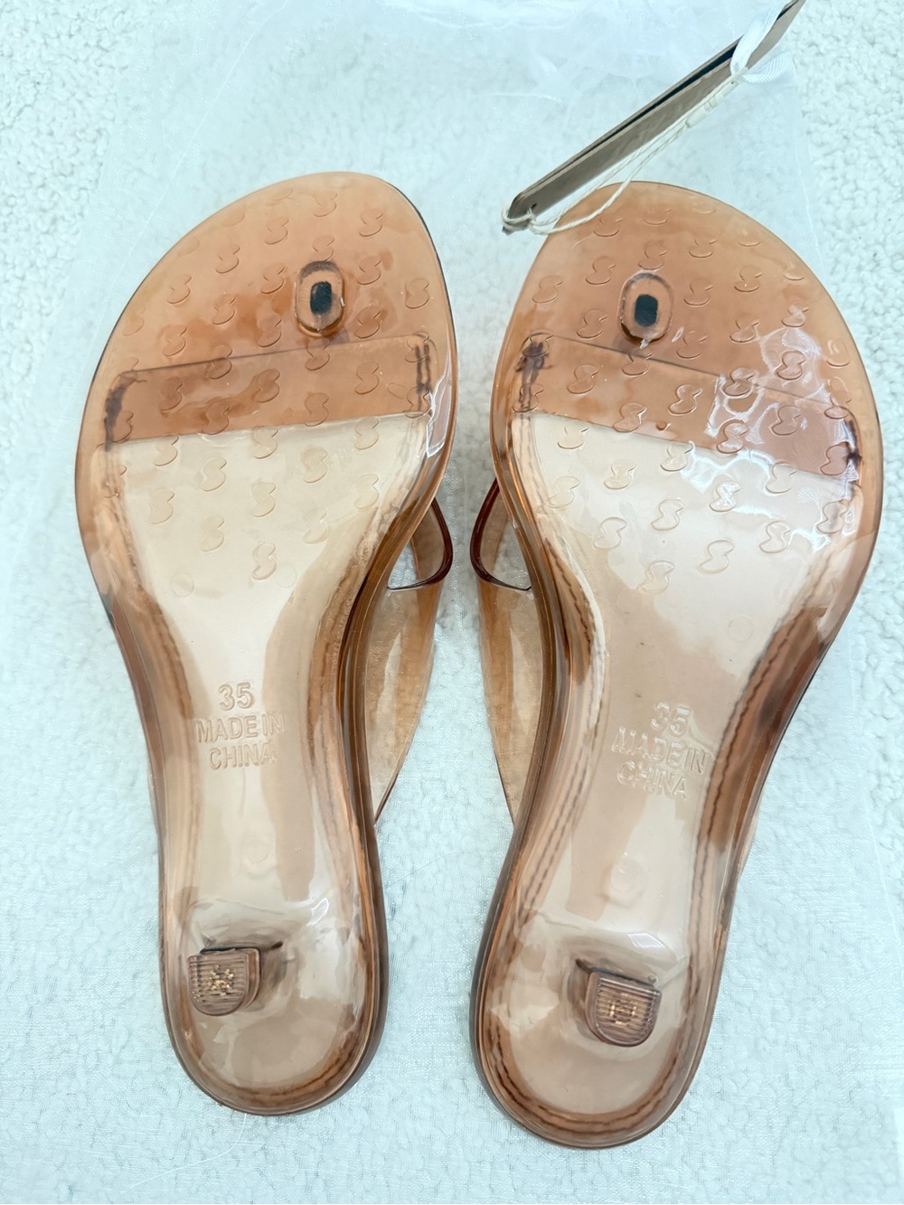 SKIMS Tan Leather Thong Kitten Heel Sandals - Picture 5 of 6